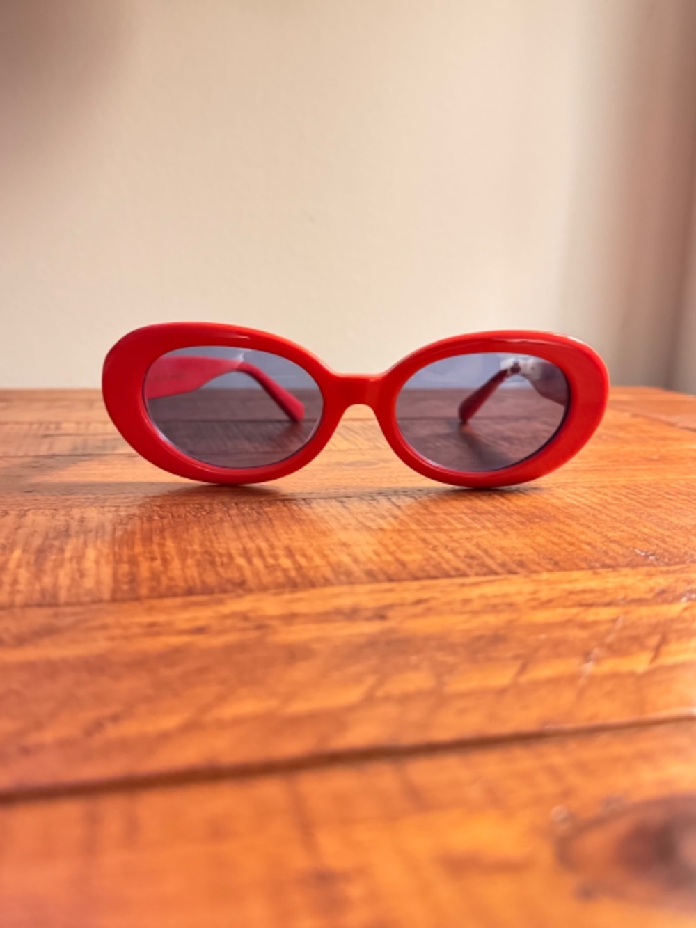 CLARE V. SUNGLASSES IN BRIGHT POPPY